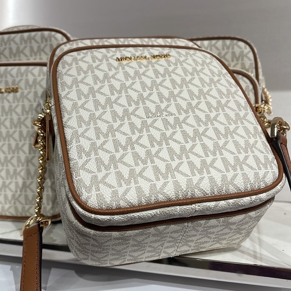 Michael Kors Women's Jet Set Travel Medium Logo Adult Crossbody Bag Vanilla - Picture 15 of 16